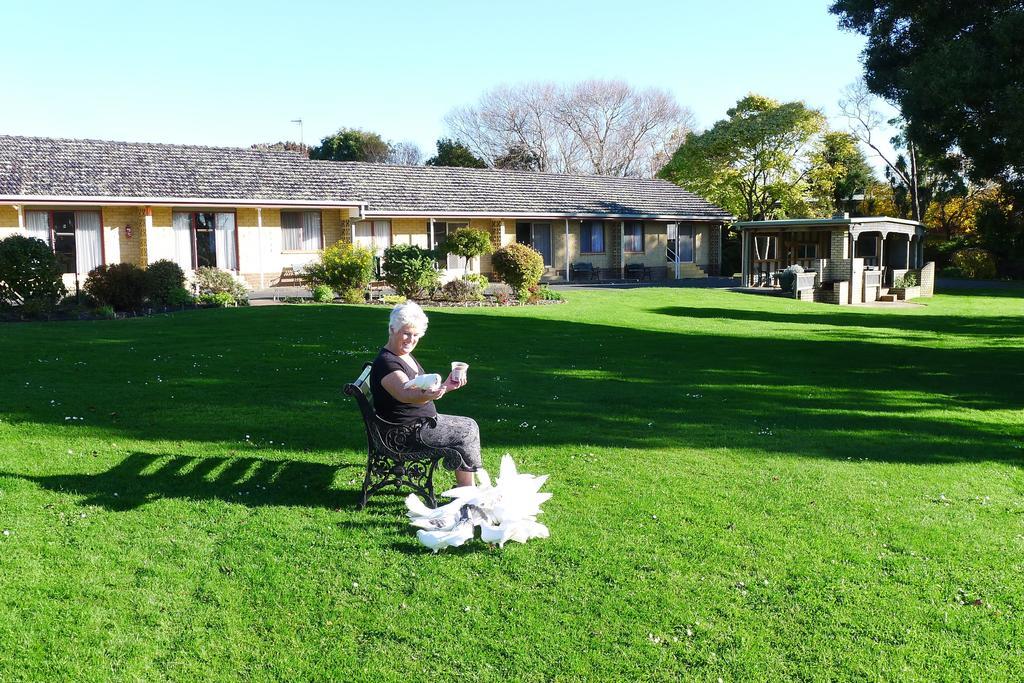 Willaway Motel Apartments Ulverstone Exterior foto